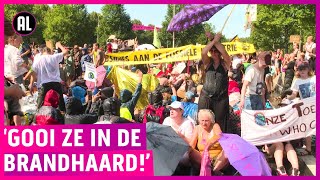 ME grijpt in bij blokkade klimaatklevers A12 ‘Helemaal waus’ [upl. by Siram519]