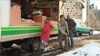 Dans le Cantal une épicerie itinérante crée du lien social [upl. by Attenod]