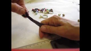 Tutorial Elisir Bijoux  come realizzare dei portachiavi allegri e vistosi [upl. by Irak]