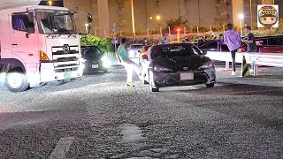 通路に止める86‼️ﾄﾗｯｸが出れない‼️運転手が怒りの蹴り‼️ [upl. by Paviour]