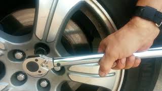 How to Use a Torque Wrench [upl. by Gualterio]