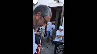 I Dire Straits improvvisano concerto fra i trulli di Alberobello [upl. by Nylahs]