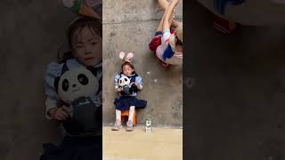 兔子小妹妹和小丑女姐姐表演倒立，最后你意想不到兔子警官小丑魔术搞笑 [upl. by Haff]