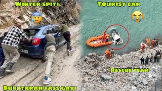 Tourist Car Pahad se gir gayi 😭 or sab Buri tarah Fass gaye 😰 Jeori to Tabo Day 3 Winter Spiti [upl. by Asiaj]