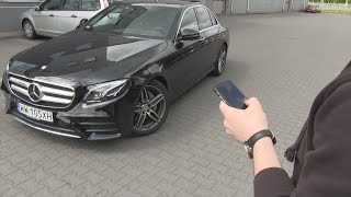 MercedesBenz Klasy E asystent parkowania Parktronic oraz Pilot zdalnego parkowania  1001cars [upl. by Isabea]