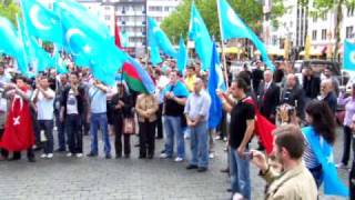 Nationalhymne Ost Turkistan National Anthem of East turkistan Demo in Köln [upl. by Ranitta]