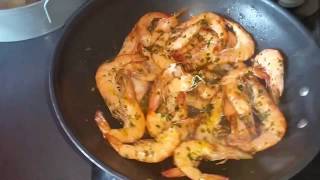 Crevettes sautées ail persil gingembre [upl. by Sitoiganap]