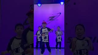 小学生超可爱APT舞蹈rose dance kpop [upl. by Narih]