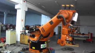 Robot antropomorfo Kuka KR125  6 axismp4 [upl. by Esilec]