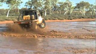 Toyota Landcruiser 4x4 doughnuts on the clay pan [upl. by Chuck]