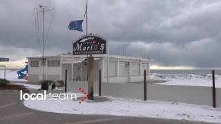 La spiaggia di Riccione coperta dalla neve [upl. by Dudley559]