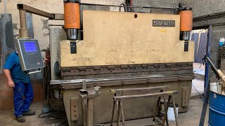 PRESSEPLIEUSE CNC SAFAN 135Tx3000  WWWLEBAUTCOM [upl. by Enilav]