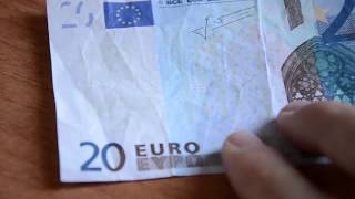 Riconoscere 20 euro falsi  How to identify fake money [upl. by Llenrub]