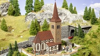 NOCH Modellbau Kirche »St Georg« mit microsound Glockenläuten [upl. by Eltsyek849]