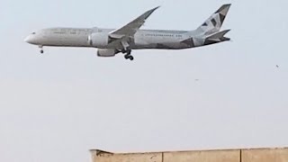 Etihad Airways Boeing 787 9 Dreamliner landing at Karachi Jinnah International Airport [upl. by Iveson]