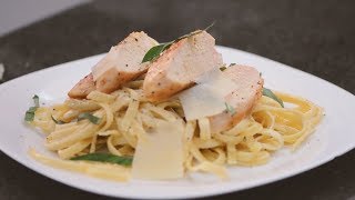 Fettuccine en salsa blanca con pollo [upl. by Sly]