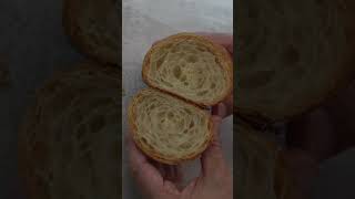 Découpe dun croissant fait maison patisserie croissant asmr [upl. by Dowlen881]