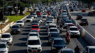 12h motoristas tocam buzinas e tiram a paz de NYUSI na casa presidencial [upl. by Ailahtan192]