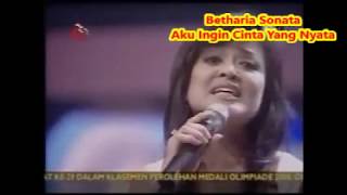 Betharia Sonata  AKU INGIN CINTA YANG NYATA  Lagu Pop Kenangan Era 1980 an  11 [upl. by Elauqsap]