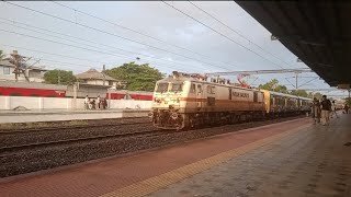 Kozhikod  Thiruvananthapuram Central Janshatabdi comes stops and departs main line in Edappally [upl. by Leandra]