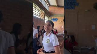 El celador de un colegio es exaltado  sembramos sonrisas y árboles también ayudando a todos [upl. by Ennairej424]