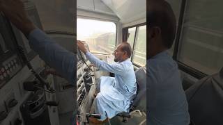 ZCU30 departure whistle  Shalimar Express pakrailroads railway pakrails train travel [upl. by Ellenrahs503]