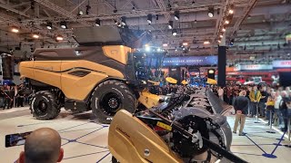 Onthulling nieuwe New Holland CR11maaidorser Agritechnica 2023 [upl. by Engleman]