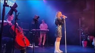 Viivi  Hyväuskoinen live [upl. by Lamp]