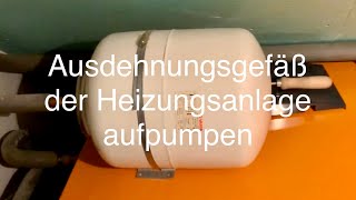 Ausdehnungsgefäß  Druckausgleichsbehälter aufpumpen [upl. by Neelrad]