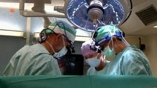 GebärmutterTransplantation Mutter spendet Organ an Tochter  DER SPIEGEL [upl. by Mike20]