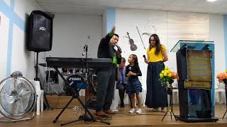 Caminemos Juntos de Danilo Ordóñez Interpretado por Fredy López MoreEsposa e hija ensallando [upl. by Ehlke475]