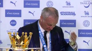 Leicester players soak Claudio Ranieri amp journalists in champagne [upl. by Carmon]