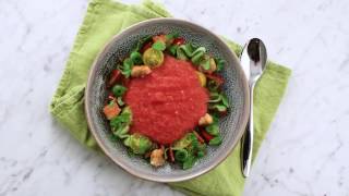 Gazpacho med blandade tomater krutonger och örter [upl. by Musser]