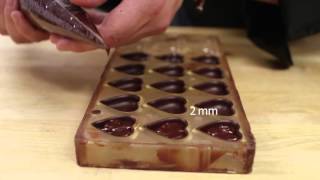 La Chocolatière  Frifri  Astuce  Mouler des pralines [upl. by Mandell]