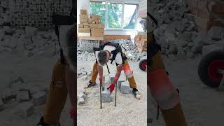 Pflastermeister Mario Tomasek  Exoskelett mit Schulterstütze auf Pflasterbaustelle Teil 4 [upl. by Medin619]