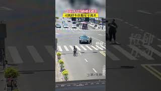 暖心的交通瞬間2 Heartwarming Traffic Moment 2 automobile 交通情報 熱門 offroad crash [upl. by Rosaleen]