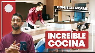 Transformación cocina alargada con ISLA en tonos de madera y negro [upl. by Siuqcram139]