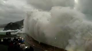 Olas gigantes en Huge waves San Sebastián Donosti [upl. by Nilerual]