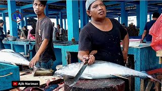 The Amazing Skills of Abang Adi and Uncle Usman Cut Fresh Tuna for the Papeda Menu Side Dish [upl. by Asyl]