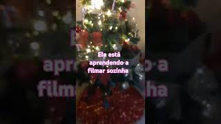 Primeira filmagem sozinha na árvore de Natal que ela montou com a irmã shortsvideo shorts [upl. by Safir53]