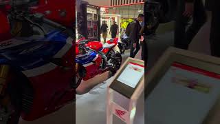 Fireblade 2025 na targach Eicma [upl. by Irek131]