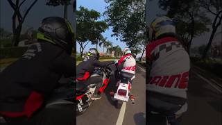 Moge Jadulan FZR 400  SRAD 600  CB 400 [upl. by Penrod516]