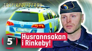 Poliserna blir extra vaksamma under husrannsakan i Rinkeby  Trafikpoliserna  Kanal 5 Sverige [upl. by Odrude]