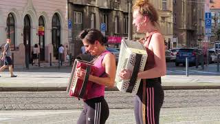 Rozálie HAVELKOVÁ 📢 Anežka HESSOVÁ🎪 Rozladěné Držky na ulici Praha 7 Strossmayerovo nám [upl. by Sinnylg]