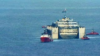 La Concordia arriva nel porto di Genova [upl. by Rosario440]