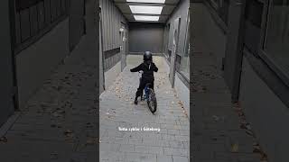 Totto cyklar i Göteborg gothenburgsweden nike Hugo boss [upl. by Niamart800]