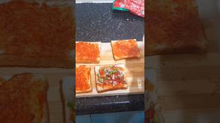 ഓടിവായോ 😋😋Bread pizza 😋shorts cooking pizza 5minutesrecipe youtubeshorts [upl. by Irehs291]