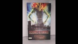 Audiolibro Cazadores de sombras  Ciudad de Hueso CAPÍTULO 1 [upl. by Arihas190]