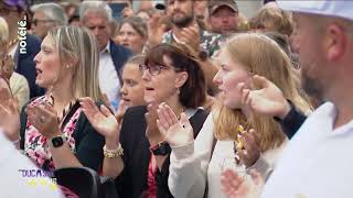 Ducasse dAth 2023  le public chante Au faubourg de Tournai au pont du Gadre [upl. by Hannie]