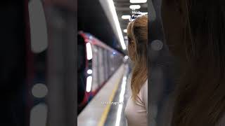 Deux inconnus sauvent la vie dun vieux monsieur dans le métro parisien [upl. by Adnamma875]